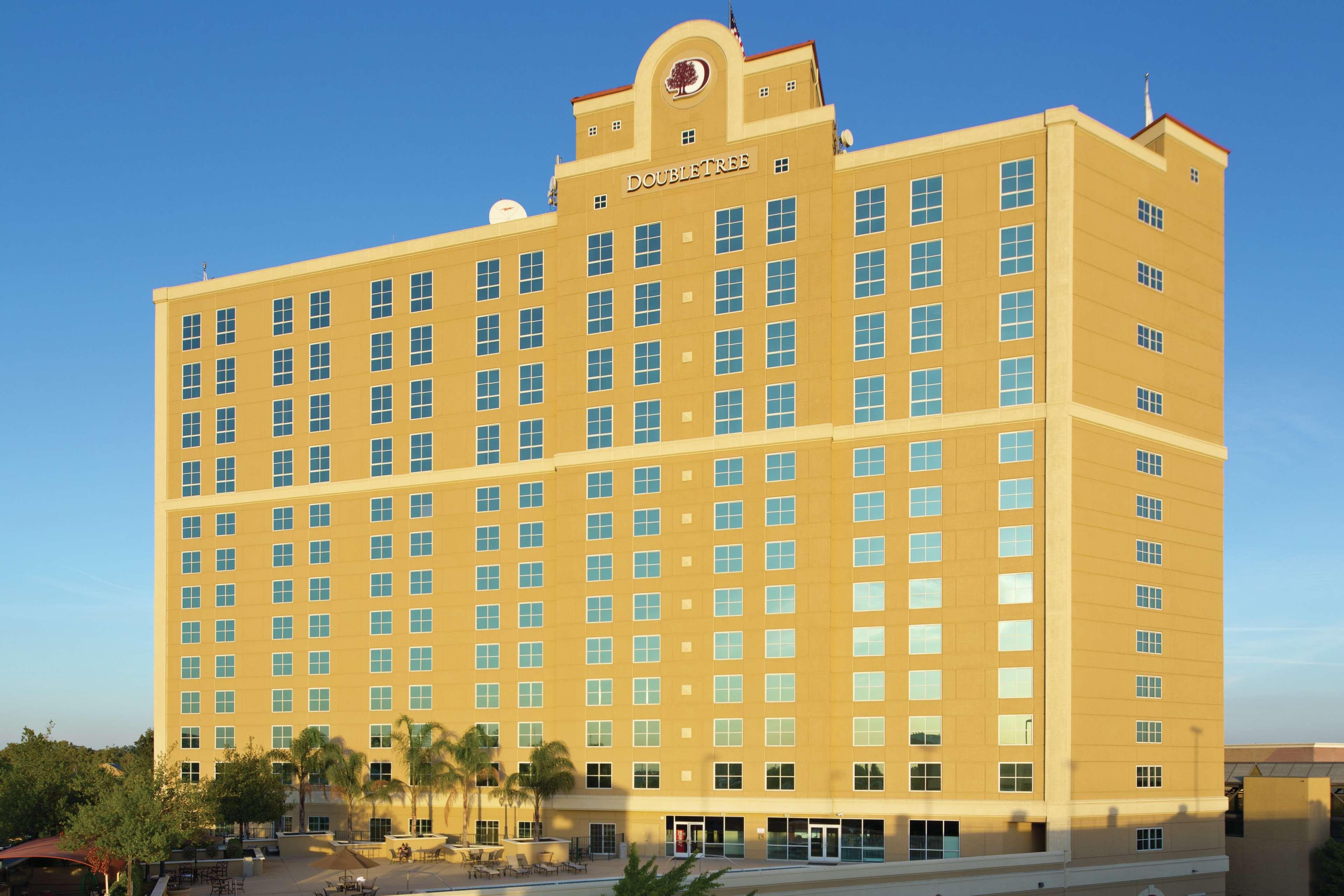 Отель Doubletree By Hilton Модесто Экстерьер фото