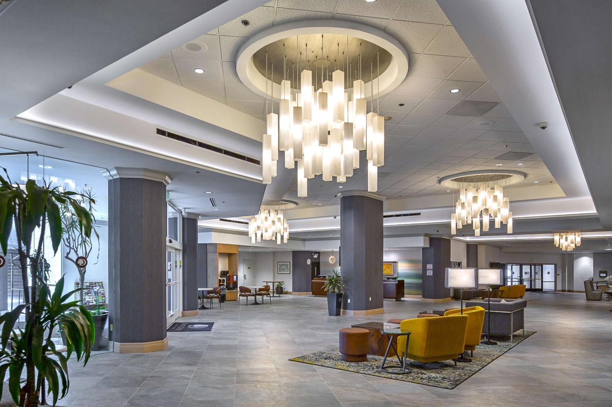 Отель Doubletree By Hilton Модесто Экстерьер фото