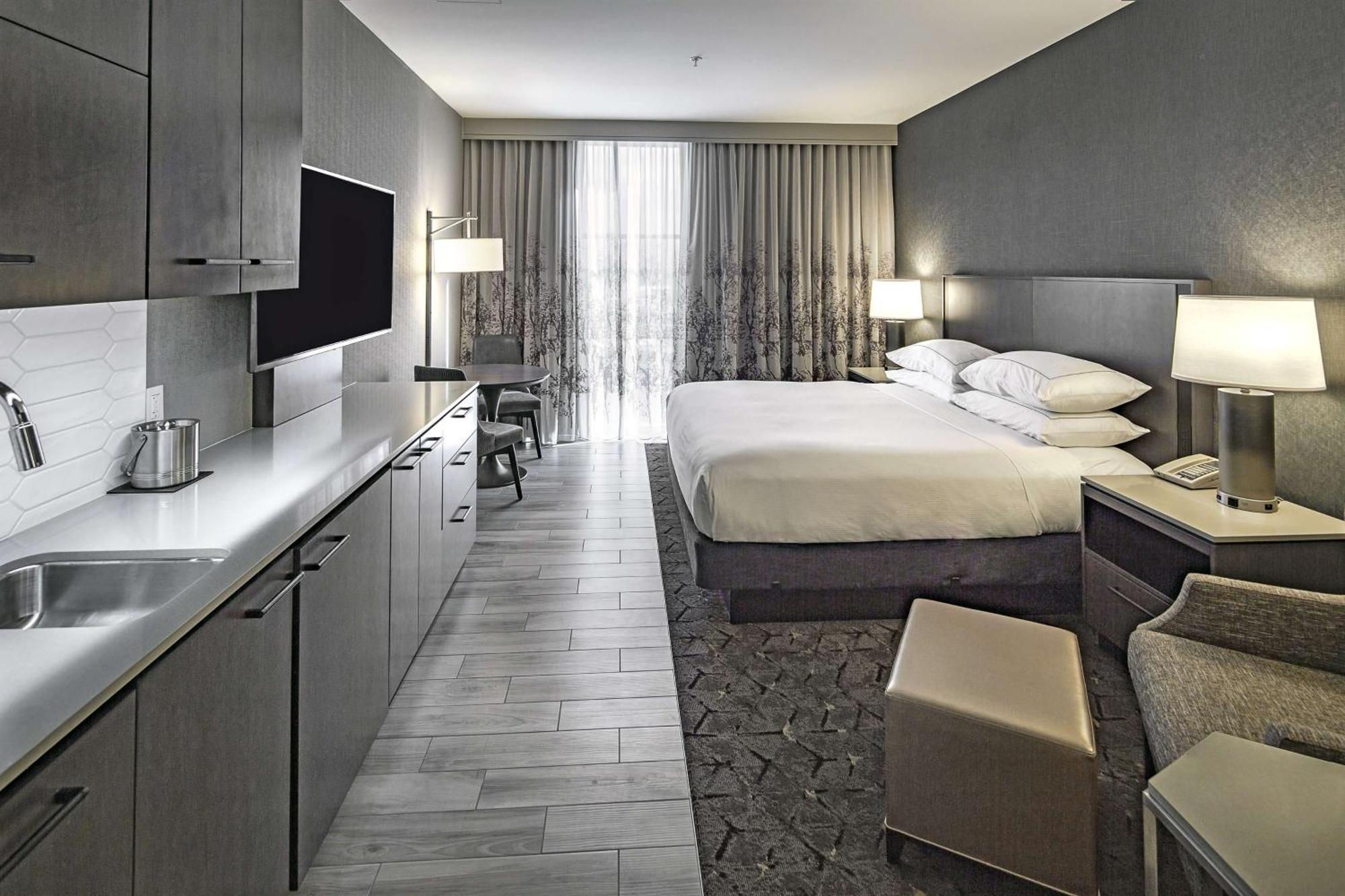 Отель Doubletree By Hilton Модесто Экстерьер фото